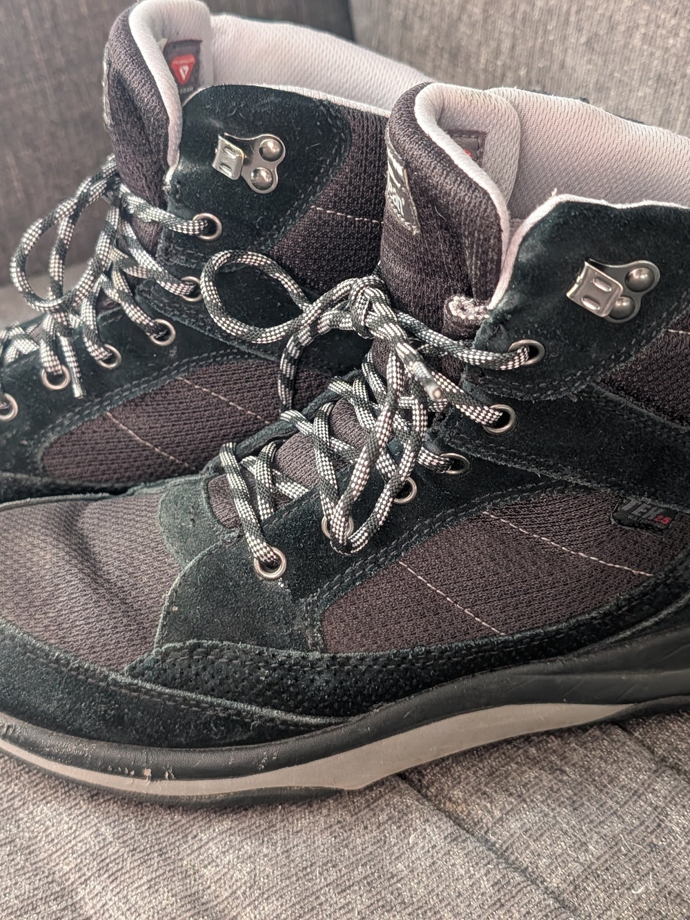 Women's L.L. Bean Winter Boots Size 10M Black/Charcoal Suede
